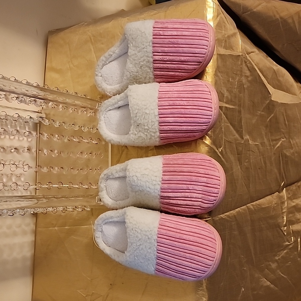 BUNDLE OF WOMEN'S SLIPPERS